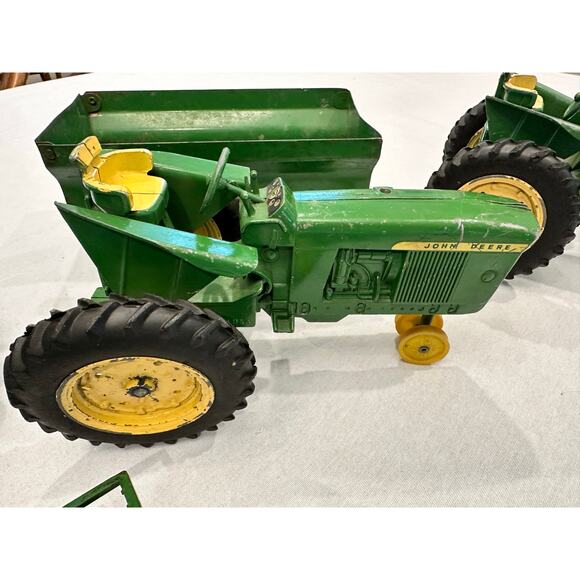 John Deere ERTL Collectible Vintage Farm Toy Tractors and Implements-Lot of 7 - Picture 11 of 15